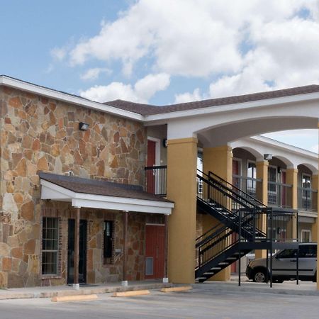 Super 8 By Wyndham San Antonio Near Fort Sam Houston Exterior photo