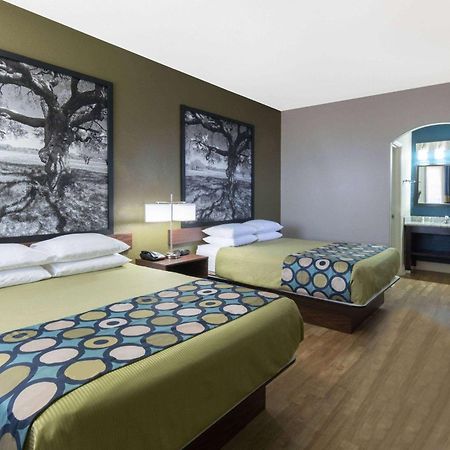 Super 8 By Wyndham San Antonio Near Fort Sam Houston Exterior photo