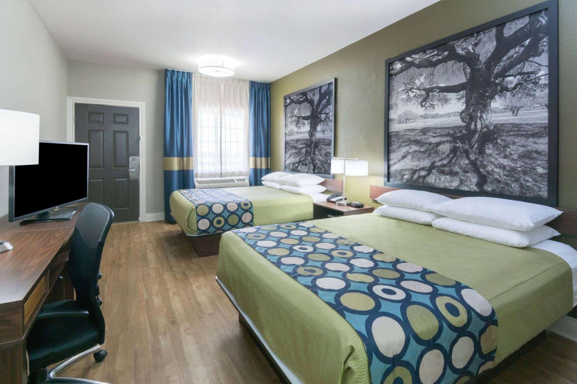 Super 8 By Wyndham San Antonio Near Fort Sam Houston Exterior photo